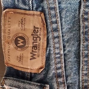 Men's Wrangler Relaxed Jeans 36X32 100%Cotton Blue,GUC,dark spots on jeans